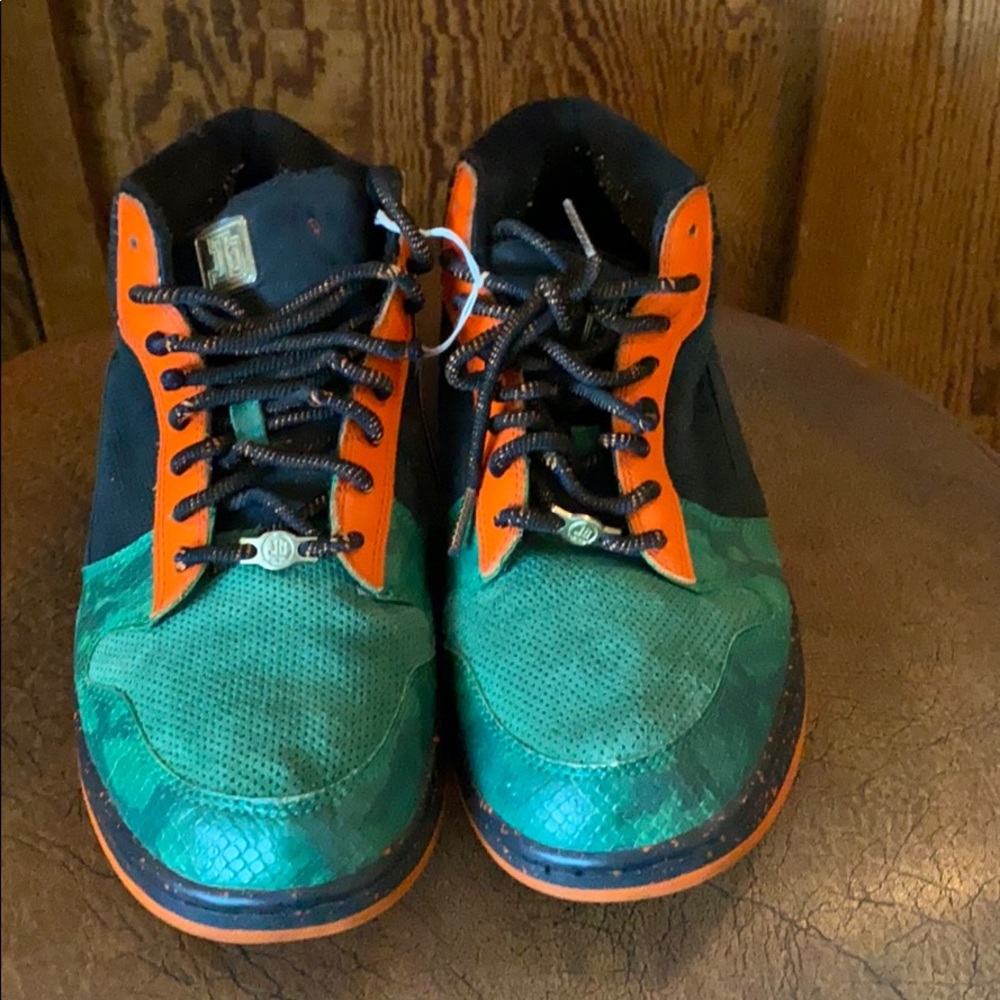 JB Classics Getlo snake sneakers size 12